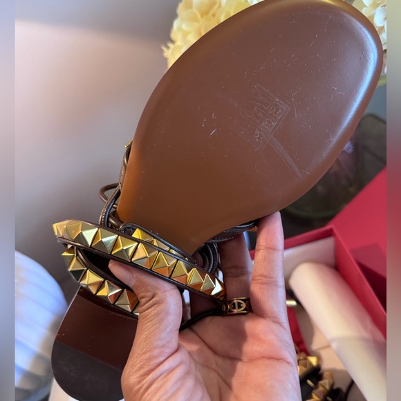 Valentino Garavani Gladiadors stud sandals - Picture 9 of 14